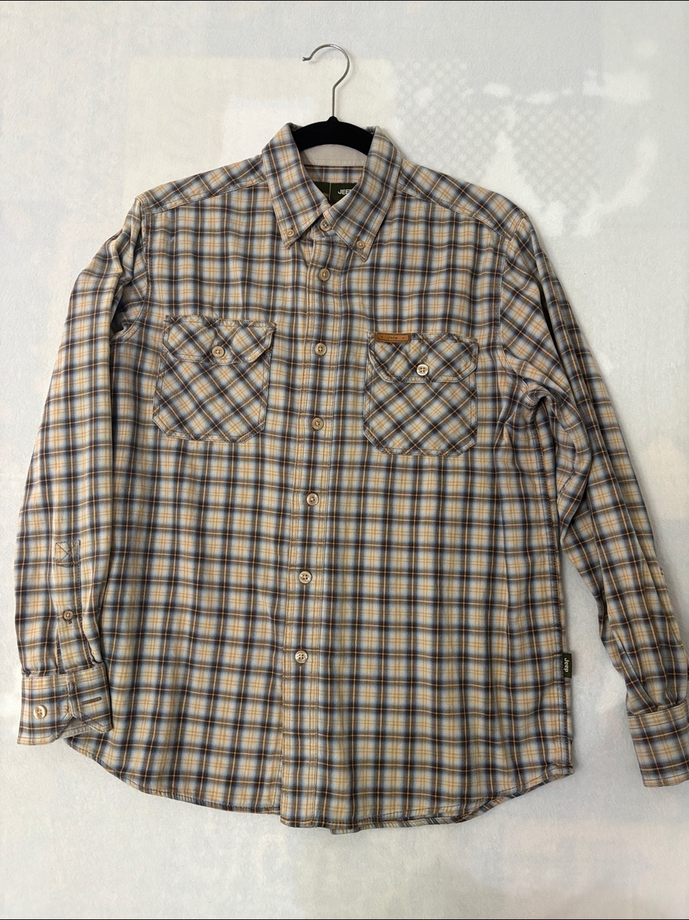 Jeep Men’s Size Medium Long Sleeve Plaid Utility Button Up Shirt Tan Blue  EUC